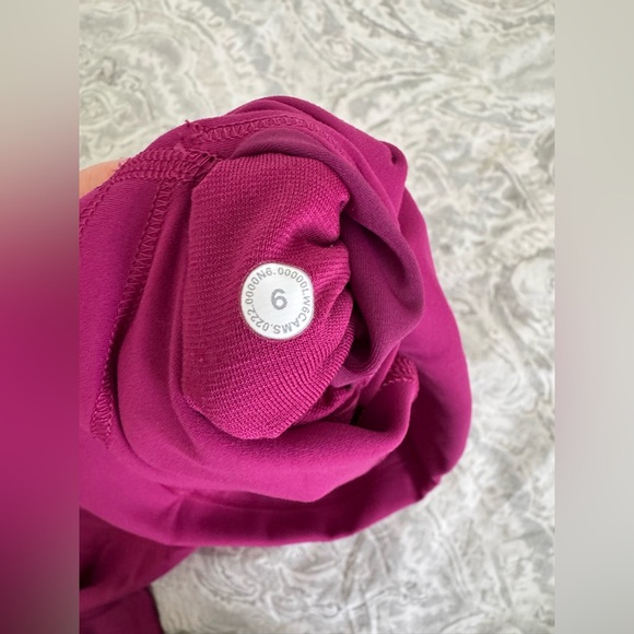 Lululemon Wunder Train Leggings - Picture 3 of 3